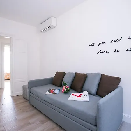 Royale Apartment